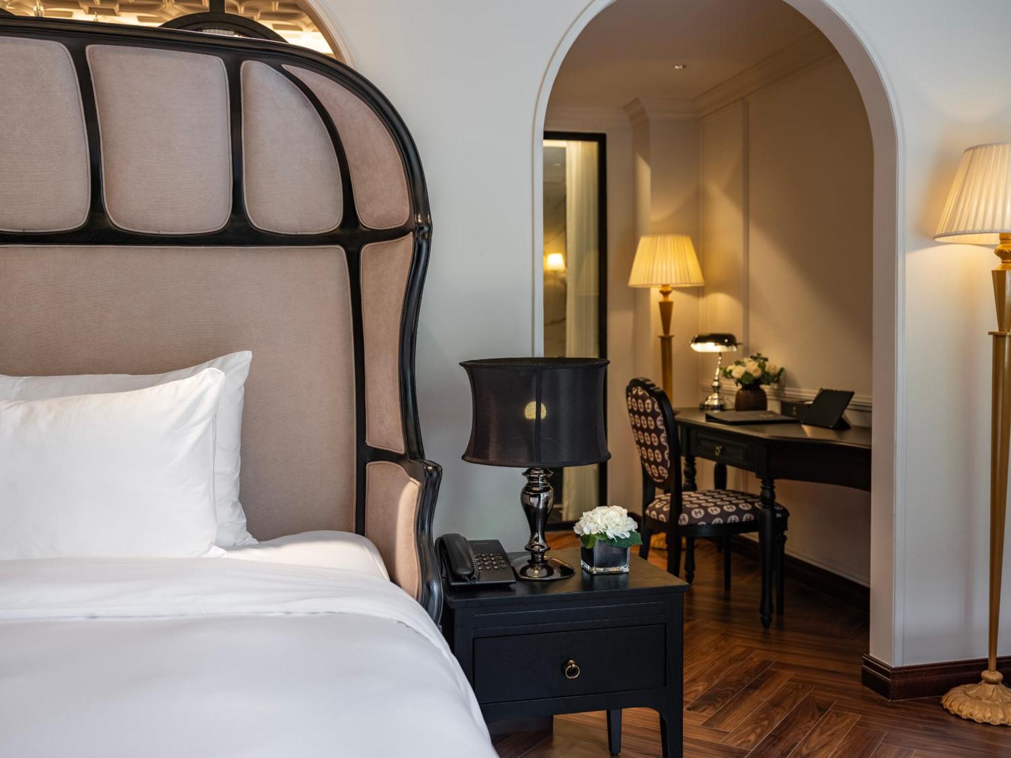 Grand Hotel Du Lac ฮานอย ภายนอก รูปภาพ A bedroom at the hotel